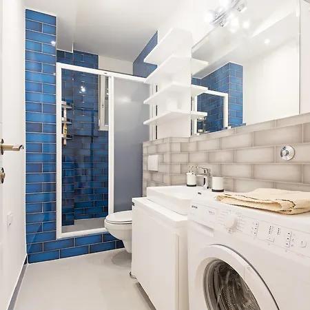 Center Iv Apartment *