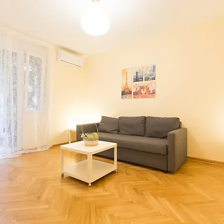 Center Iv Apartment